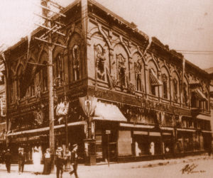 The original Neiman-Marcus store stood on Elm Street in Dallas from 1907 until the fire in 1913.